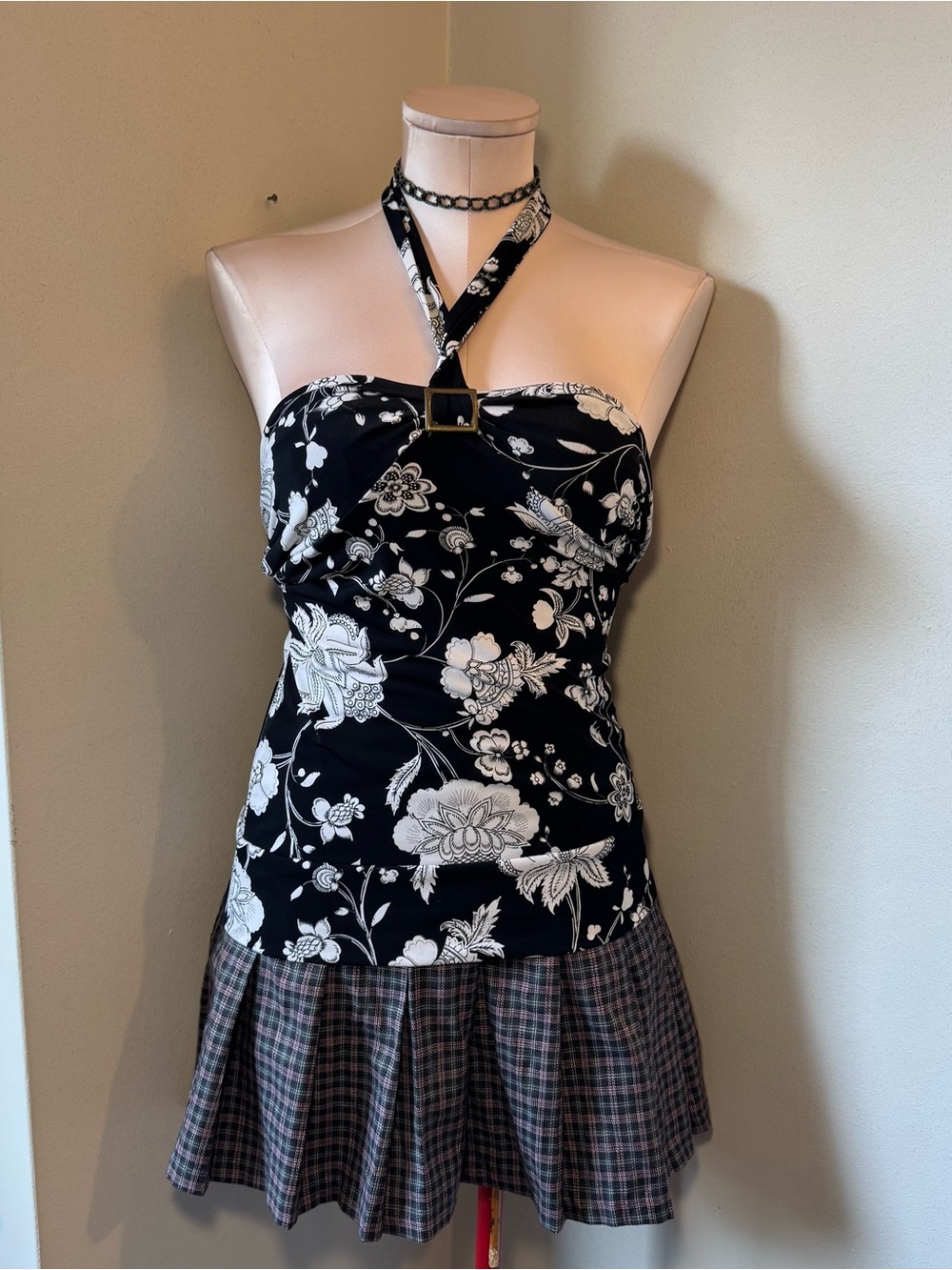 Black & White Floral Halter Camisole‎ with Buckle Detail